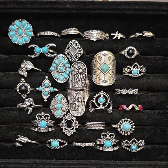 Jewelry - Lot of 30pcs fashion rings